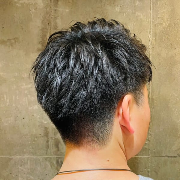 アップバングショート　ツーブロック　10代20代30代