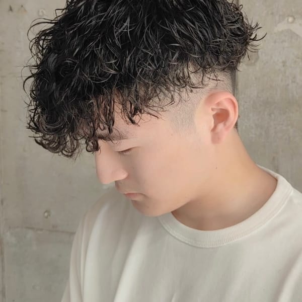 波巻きパーマ　ツーブロック　メンズショート　マッシュパーマ