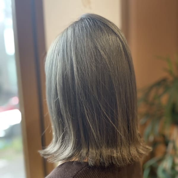 スタイリッシュなオリーブベージュカラーで大人ボブ☆