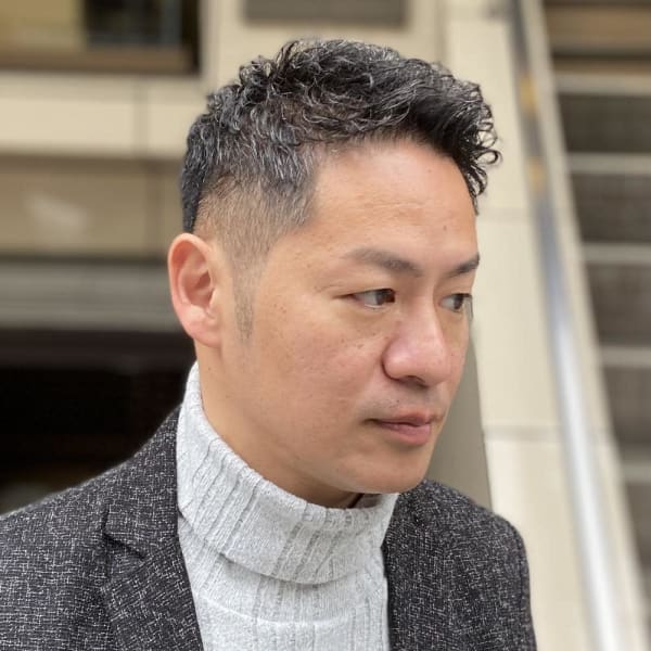 床屋　イケオジ　アイロンパーマ　PTA会長　授業参観　