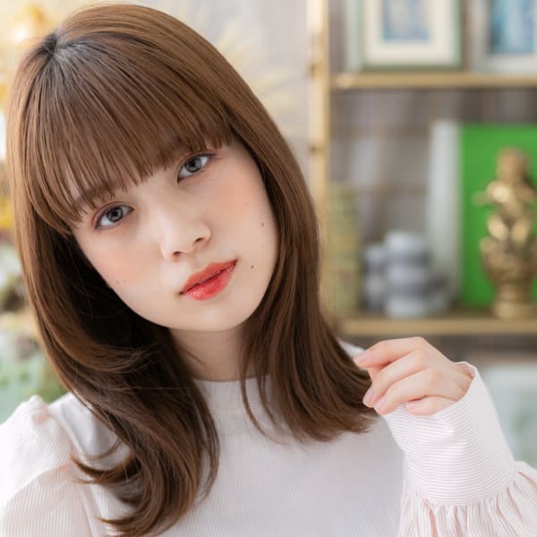 外ハネレイヤーミディアム韓国風暖色系カラー　こなれヘア