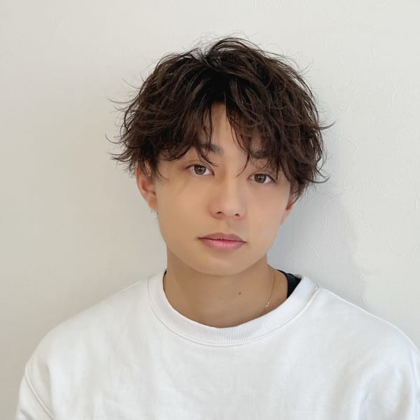 ツイストスパイラル波打ちスパイラルセンターパート刈り上げ束感