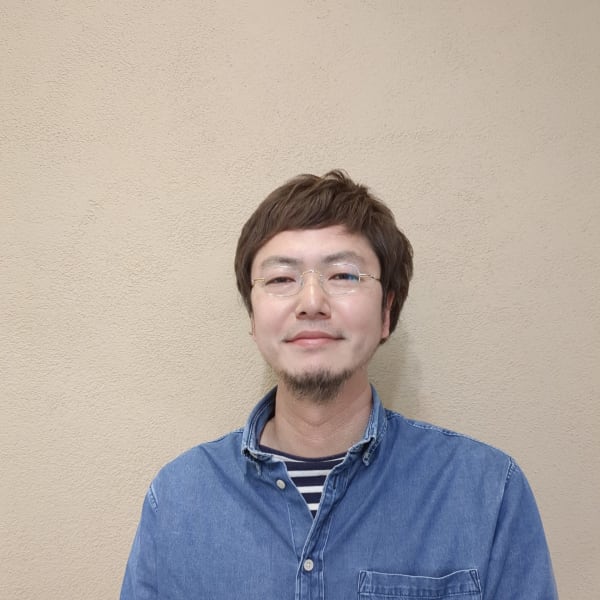 STELLA hair【ステラヘア】のスタッフ紹介。新堂 浩二