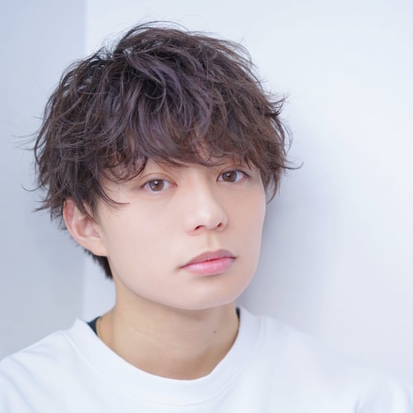 ツイストスパイラル波打ちスパイラルセンターパート刈り上げ束感