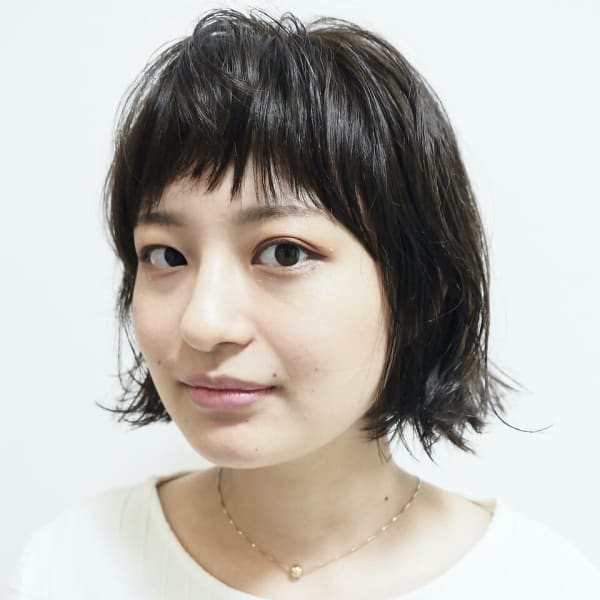 ランダムな毛束が魅力な外はねショートボブ