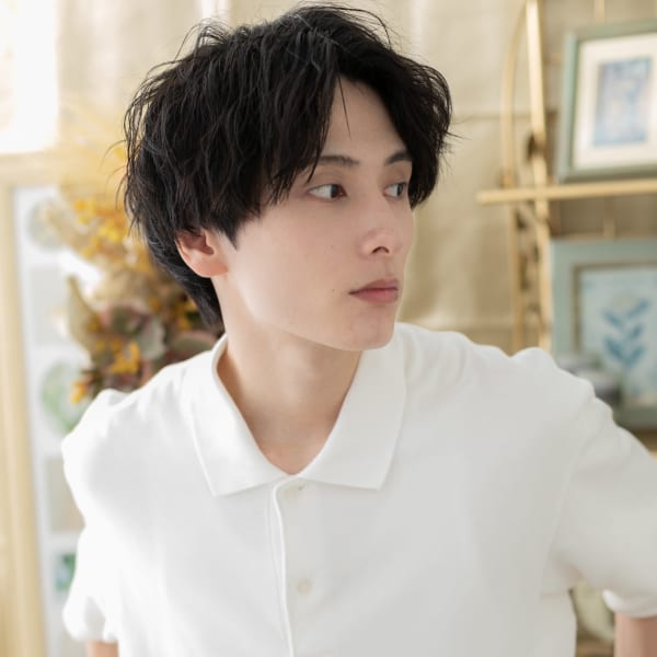 黒髪ツーブロックパーマくせ毛風スパイラル　うざバング