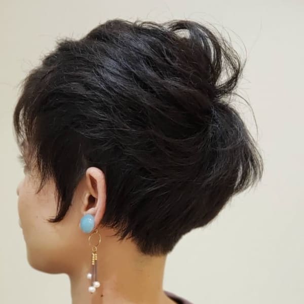 刈り上げクセ毛ショートスタイル|Tiam