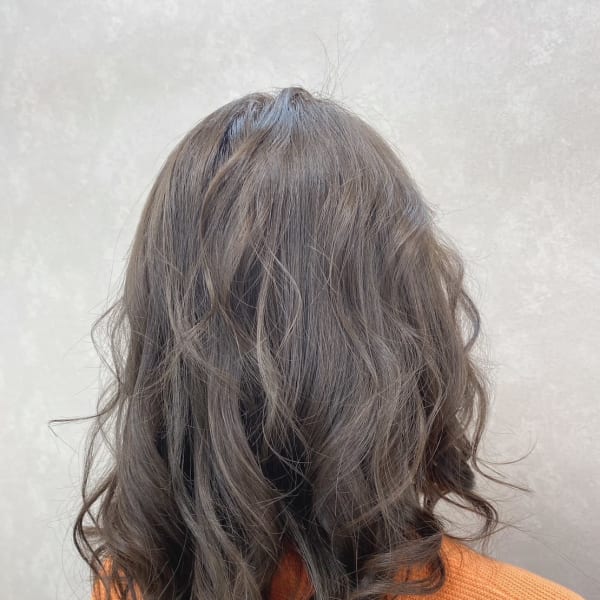 オリーブベージュカラー