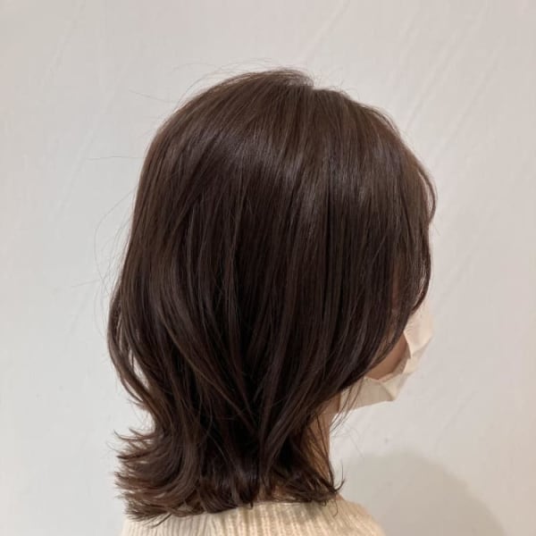 くびれミディアム レイヤースタイル