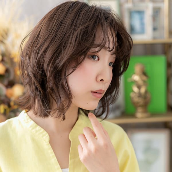 シースルーバングくせ毛風小顔くびれミディ シアーグレージュ