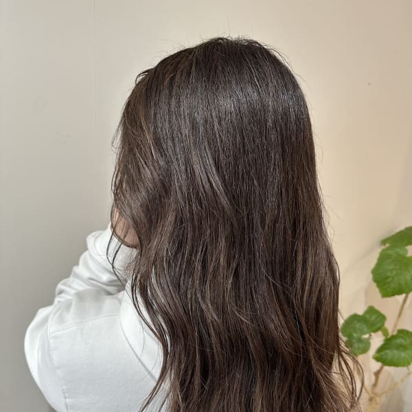 白髪ぼかしのハイライトで透明感抜群