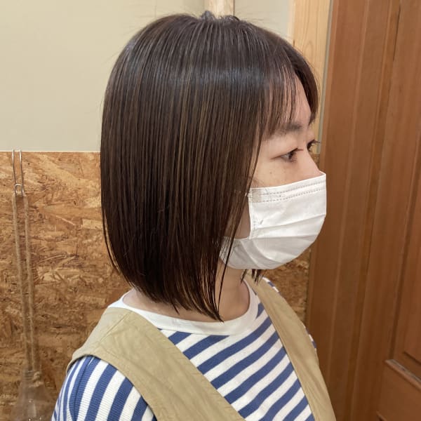 ハイライト＋ミディアムストレートヘア