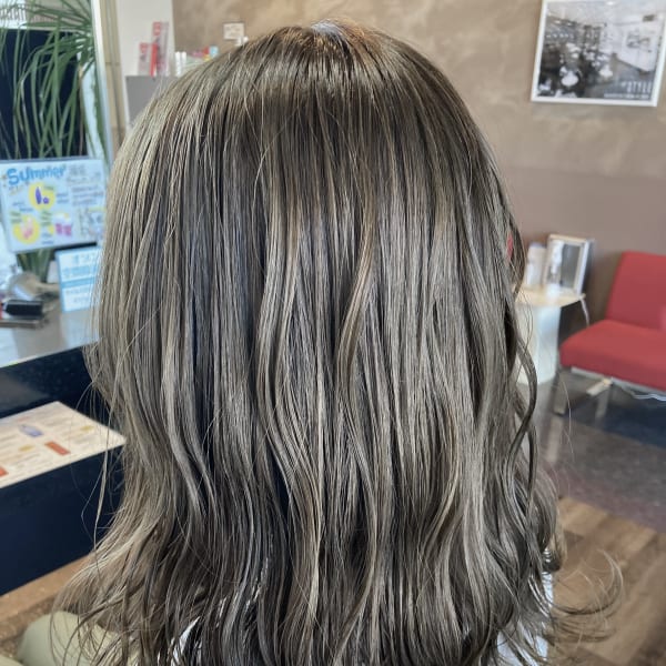 カーキグレージュ