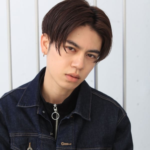 前下がりシャープなセンターパート[池袋/池袋駅/メンズ]