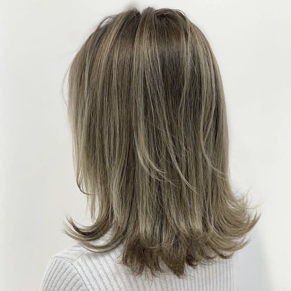 切りっぱなしボブ×外国人風ハイライト