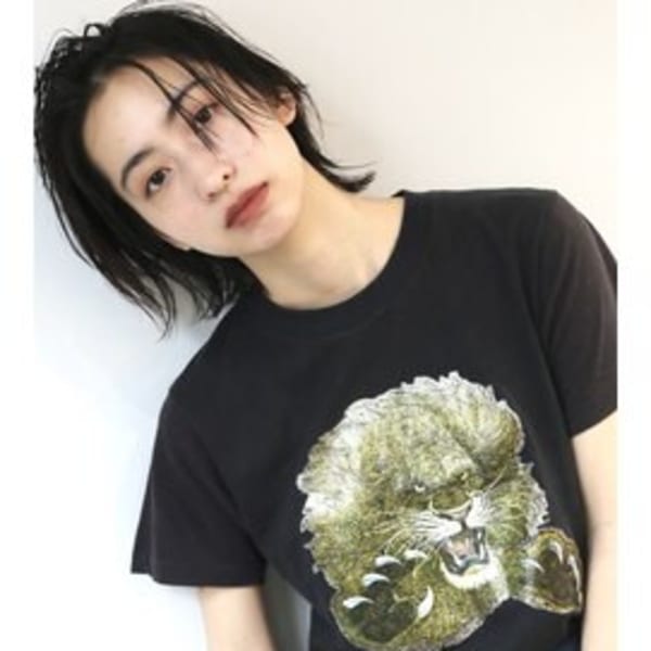 抜け感ウルフ×アッシュブラック