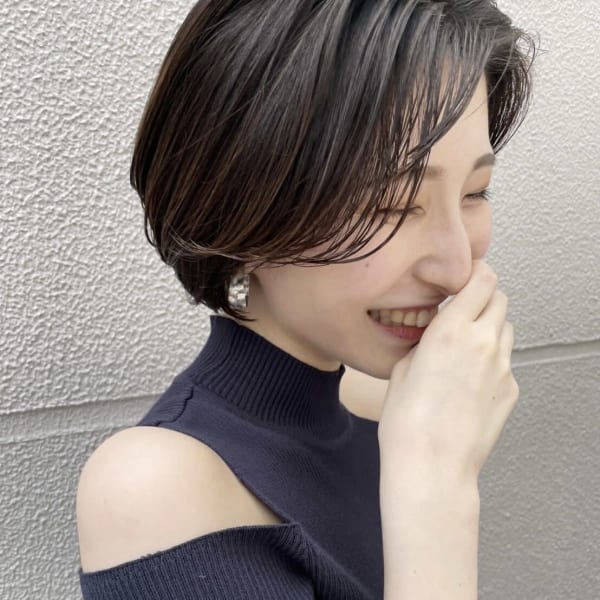 くびれ大人ショート