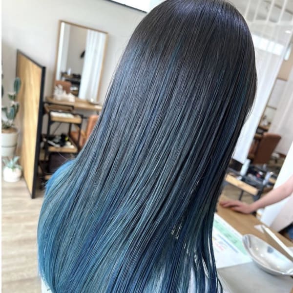 ブルーグラデーションブリーチハイライトダブルカラーロングヘア