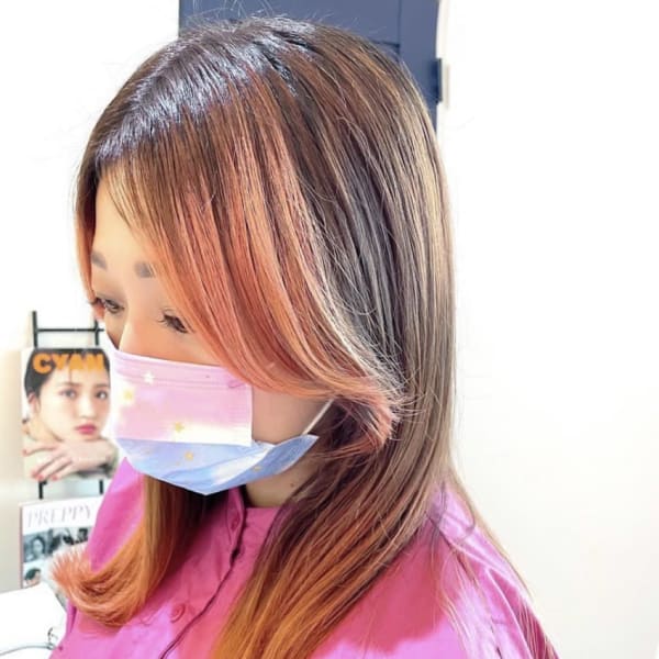 オレンジブリーチデザインカラー裾カラーロングヘア