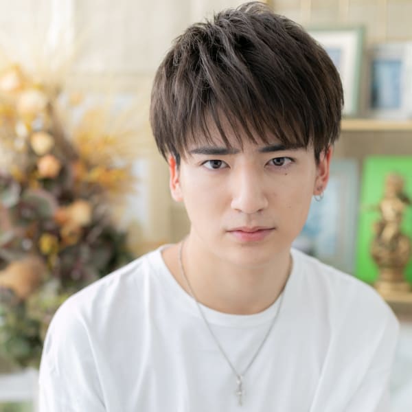 モテる!アッシュオリーブ小顔くせ毛ショート 耳だしショート