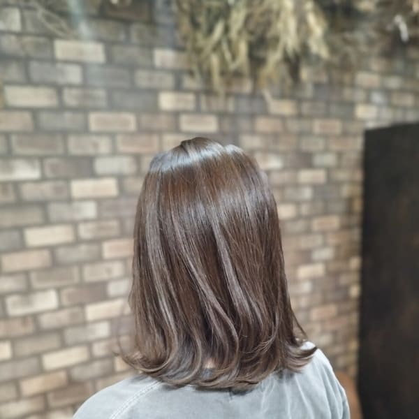 センターパート韓国風くびれヘア