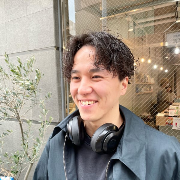 波巻パーマ　センターパートスタイル