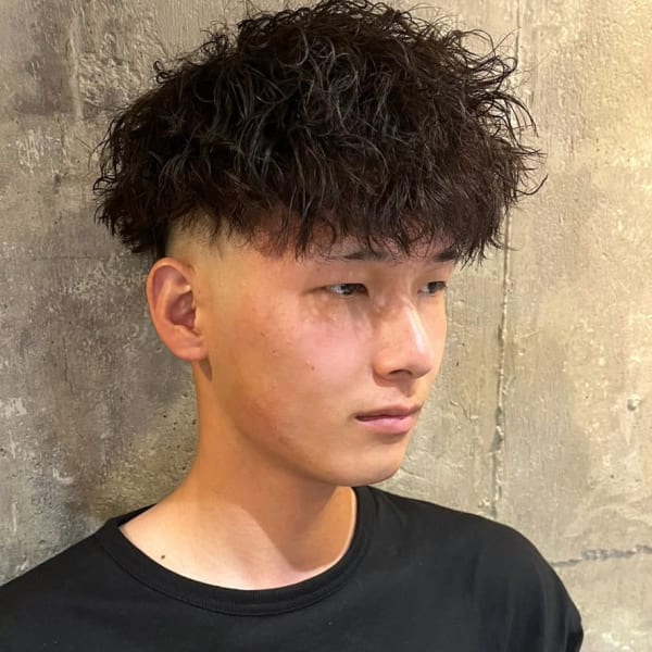 束感　波巻きツイストスパイラルパーマ×スキンフェード