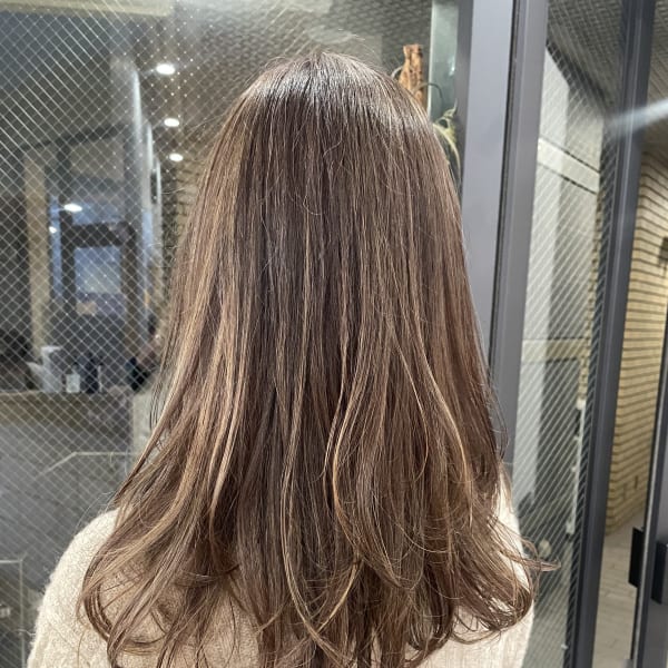 レイヤーロング【ヴィーガンハイライトシアーグレージュ】