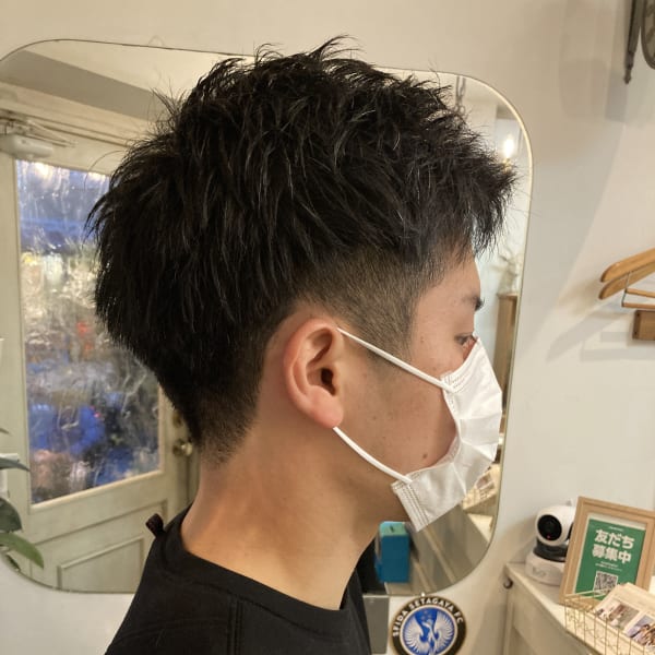 髪が多く硬い方向けアップバング刈り上げ2ブロック黒髪ショート