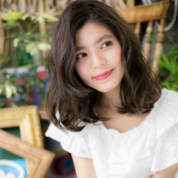 オリーブグレージュくせ毛風アシンメトリー　斜めバング