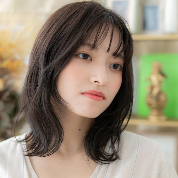 暗髪バレイヤージュくせ毛風エアリーミディ ダークグレージュ