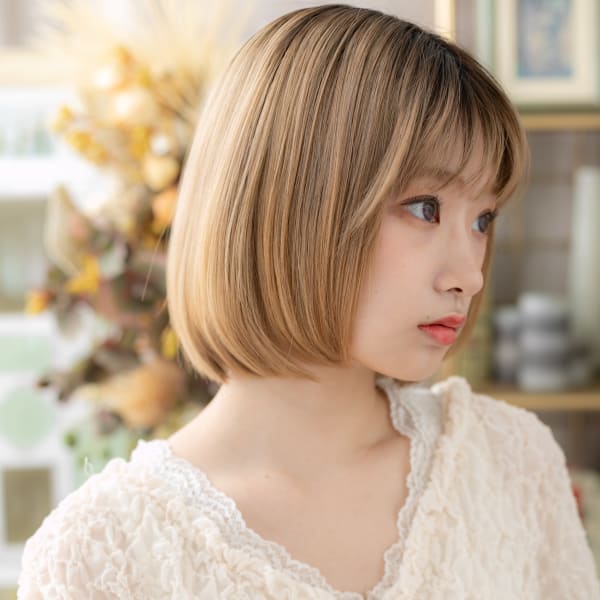 うるツヤミルクティーベージュ韓国風大人ボブ タイトストレート