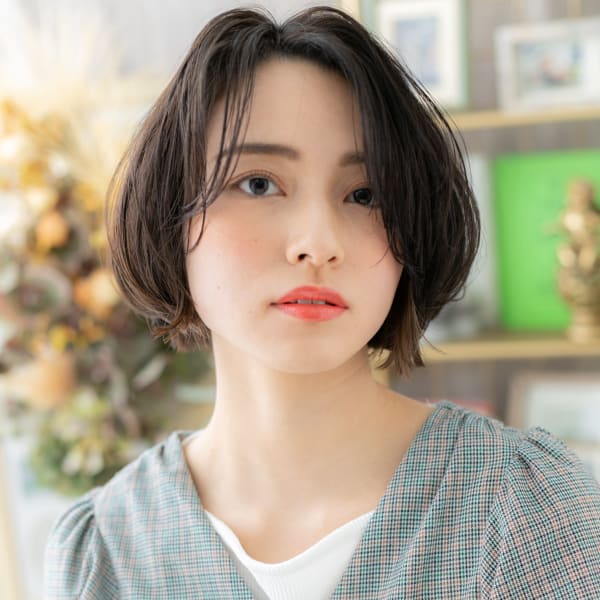 黒髪かきあげバング小顔くびれショートボブ ダークグレージュ