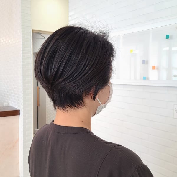 自然な丸みのショートスタイル