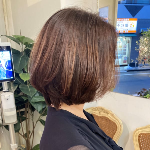 大人可愛いひし形シルエットのグラデーションボブ明るめベージュ