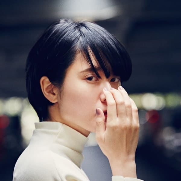 黒髪　モード　エッジショート