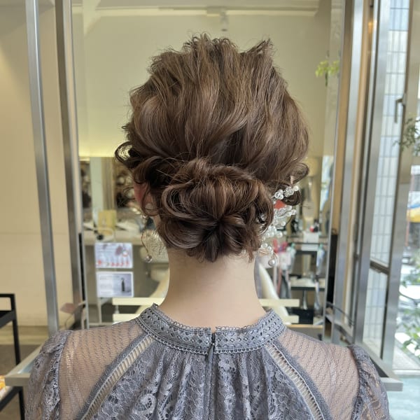 フワフワシニヨンヘア