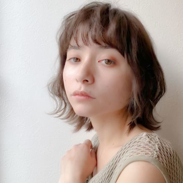 大人ガーリーオン眉エアリーボブ