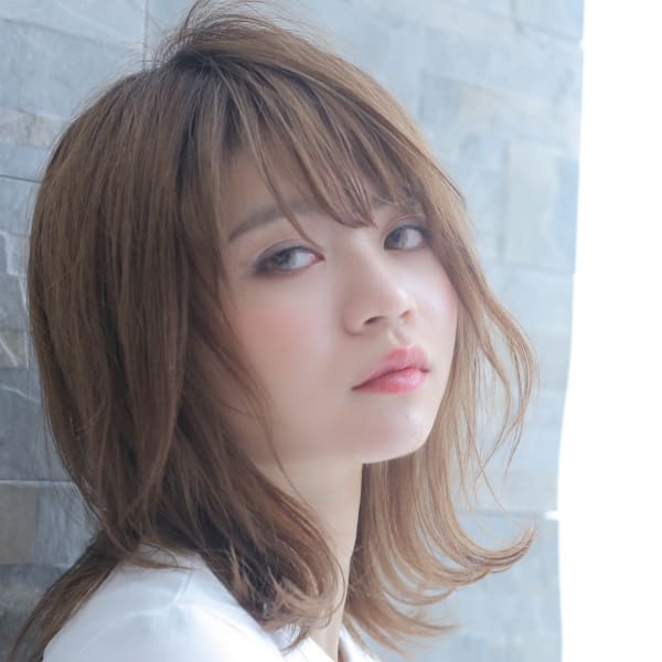 ゆるやかなハネ感が魅力を引き出す☆抜け感こなれミディ