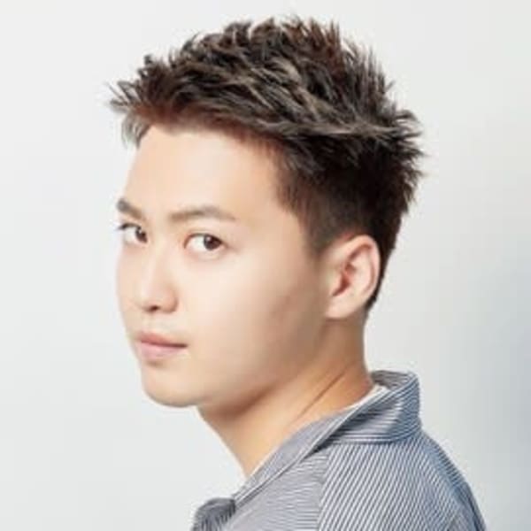 男らしく精悍！アップバングショート