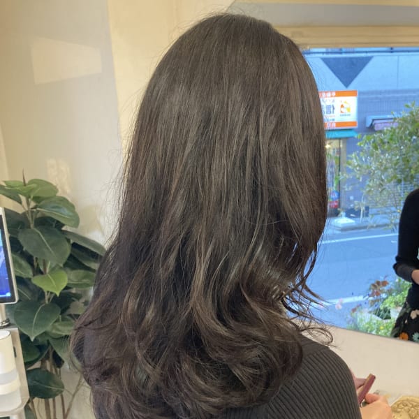 乾かすだけのお手入れ楽なデジタルパーマフェミニンロング