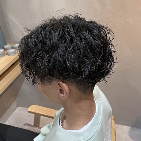 センターパート×ツイストスパイラルパーマ|Nuii