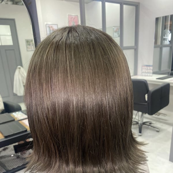 オリーブグレージュ