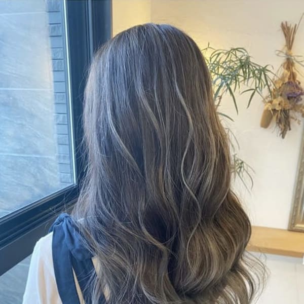 バレイヤージュ/シャドウルーツ|【個室美容室】Gemini