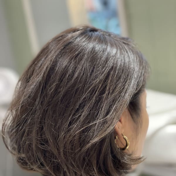 内巻きワンカールのシンプルスタイル|era