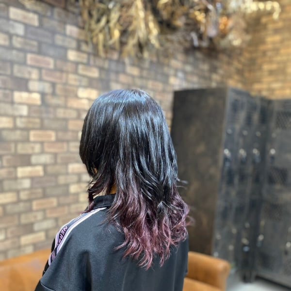 大人かわいいくびれミディラベンダーインナーカラー