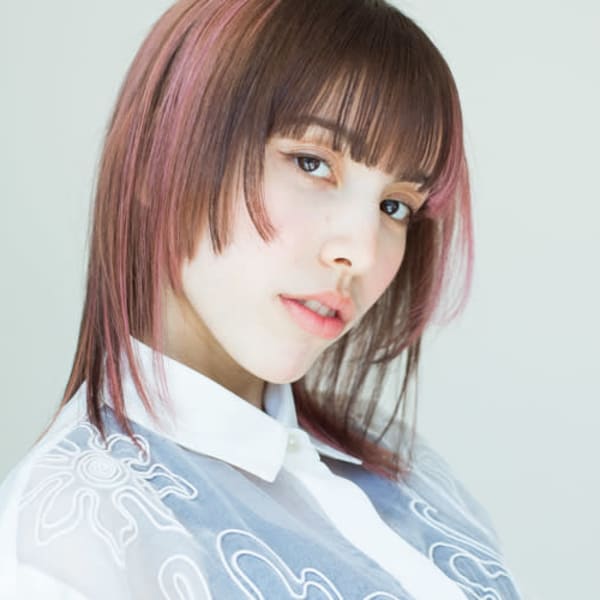 ピンクカラー 前髪 デザインカラー