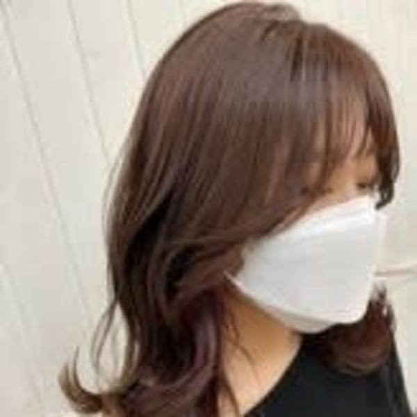 センターパート韓国風くびれヘア/ふんわりカール#グレーベージ