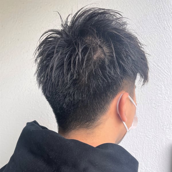 黒髪ツーブロック×アップバング