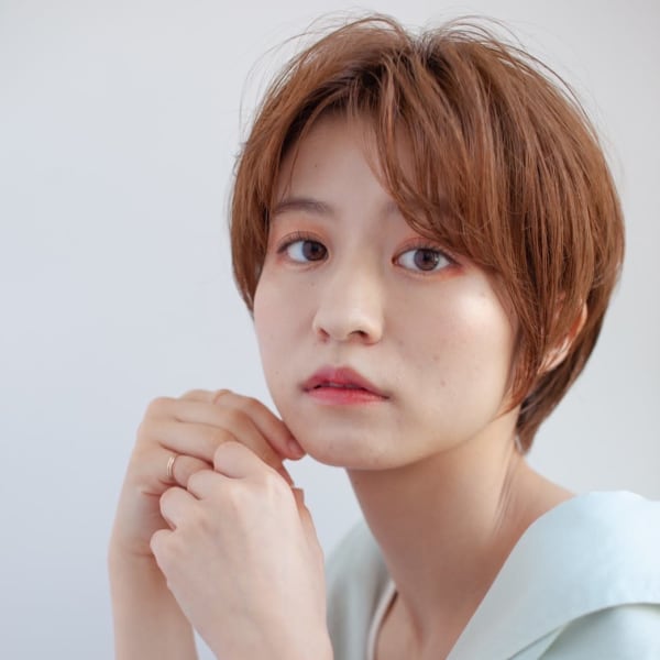 20代30代40代/大人可愛い耳出しショート